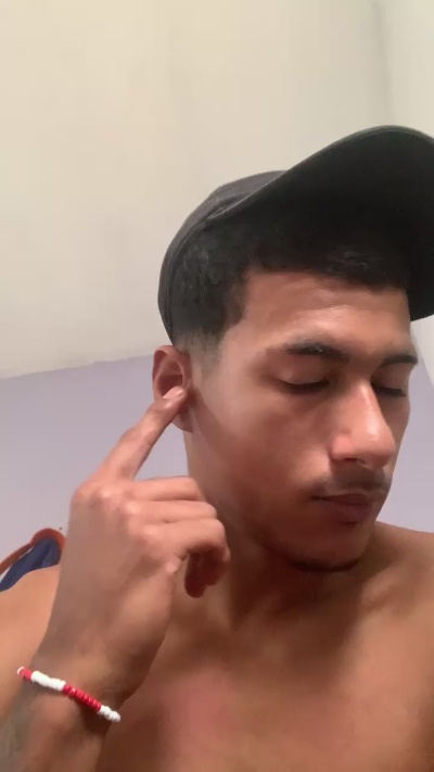 Luizgabriel22 live from Brazil