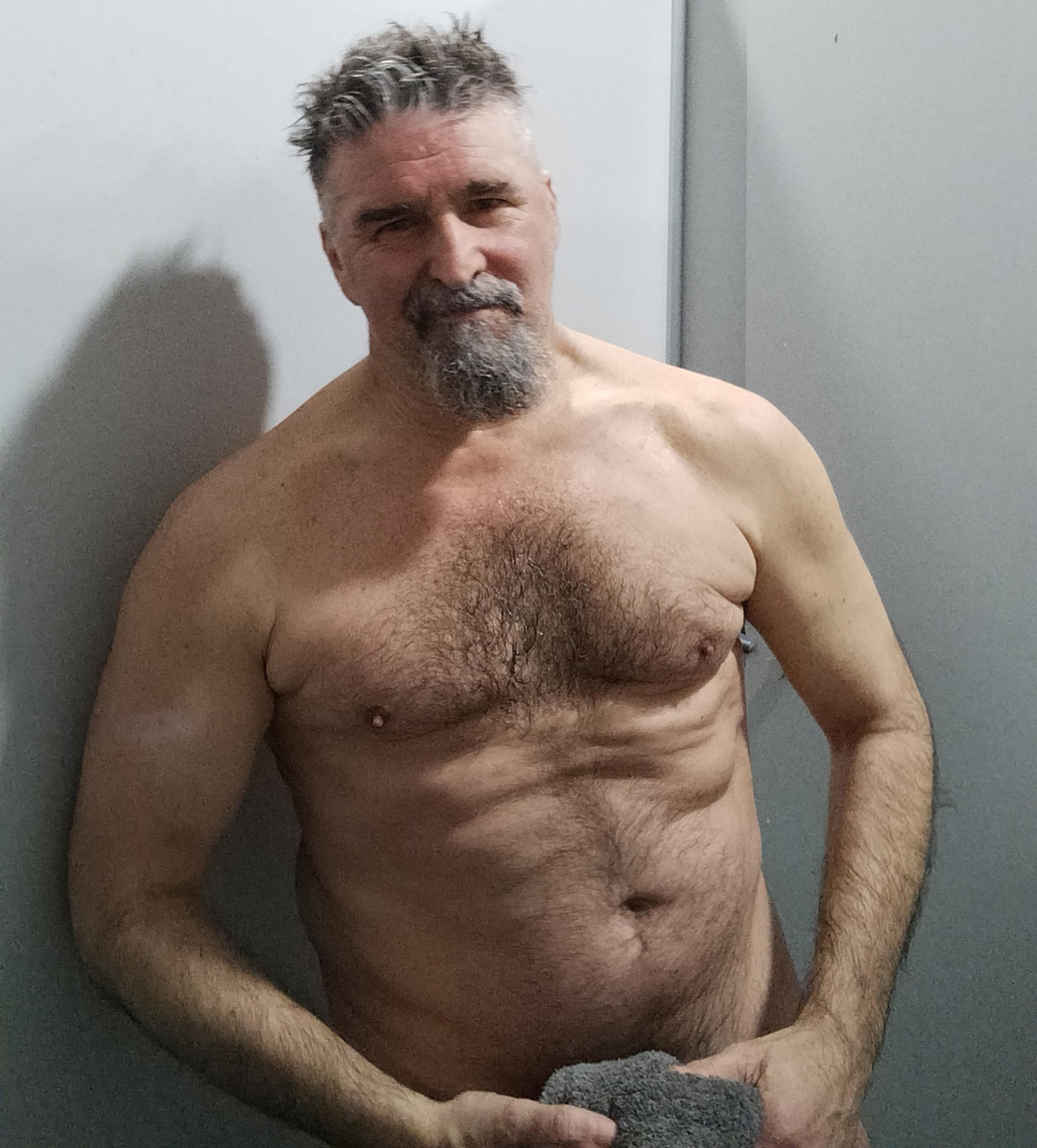 Machobearhot live from Spain