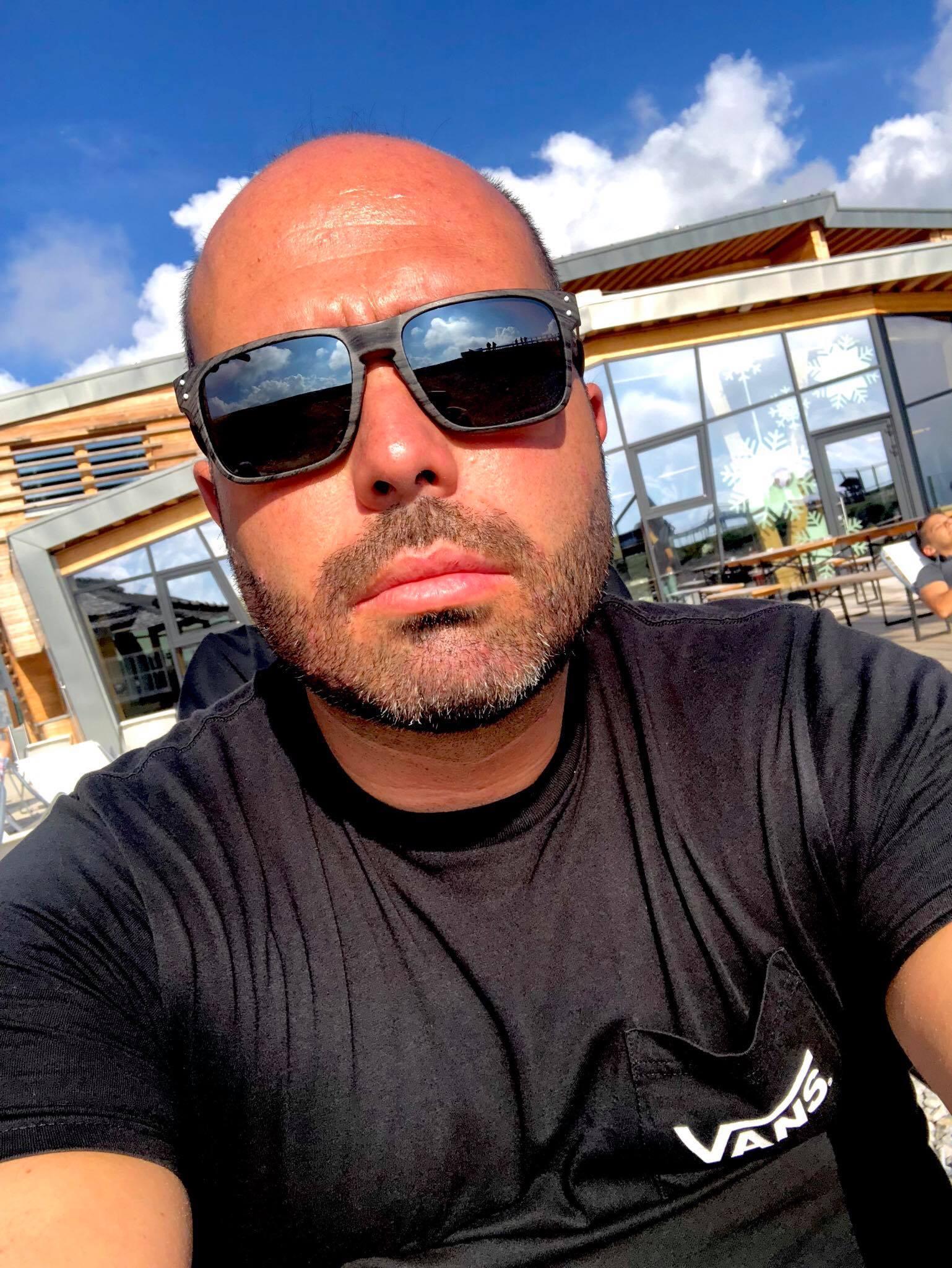 Mario8521 live from Italy