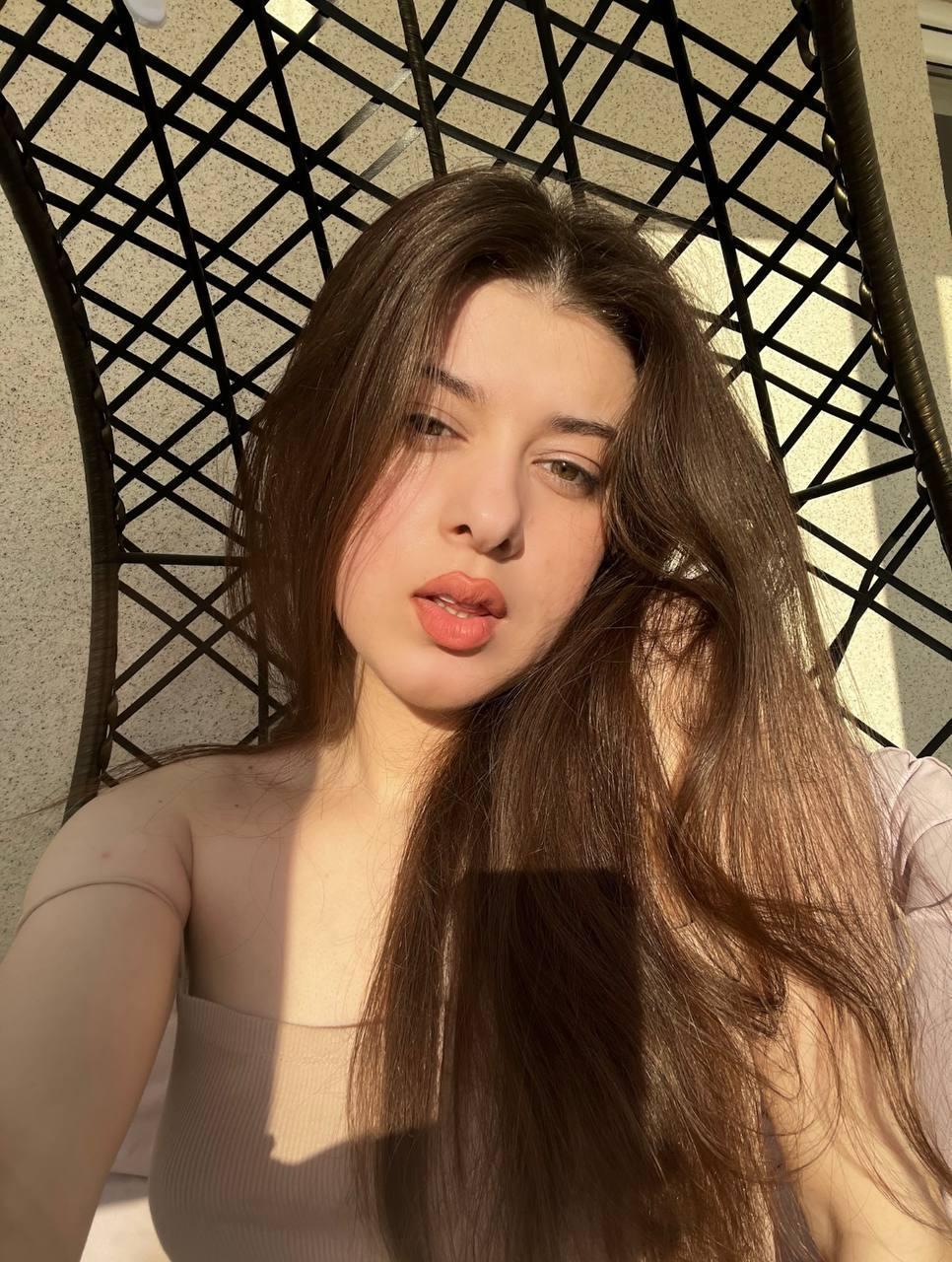 MiaShandri live from United States