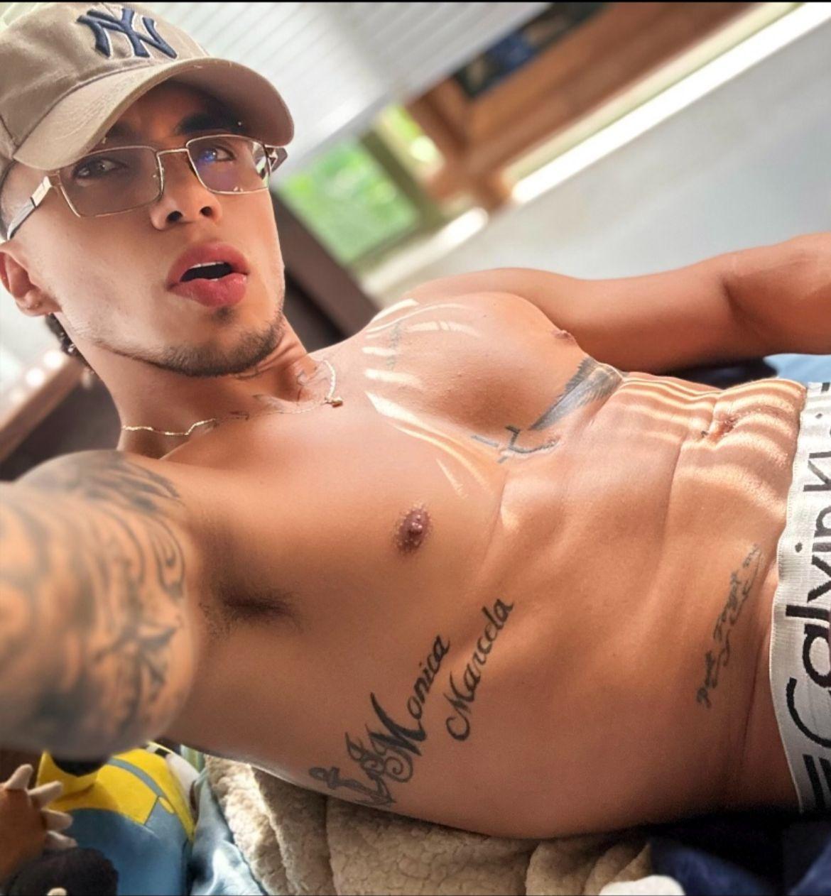 Mikescobar23 live from Colombia