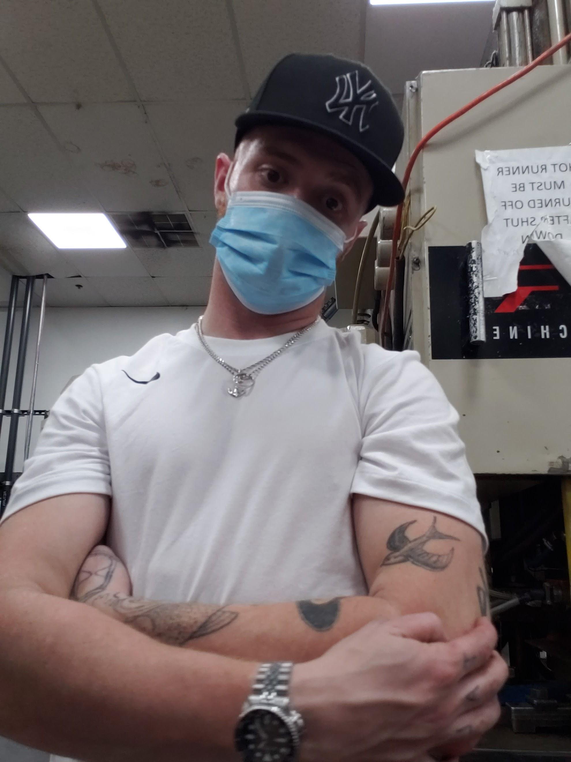 Mikeylikesit777 live from United States