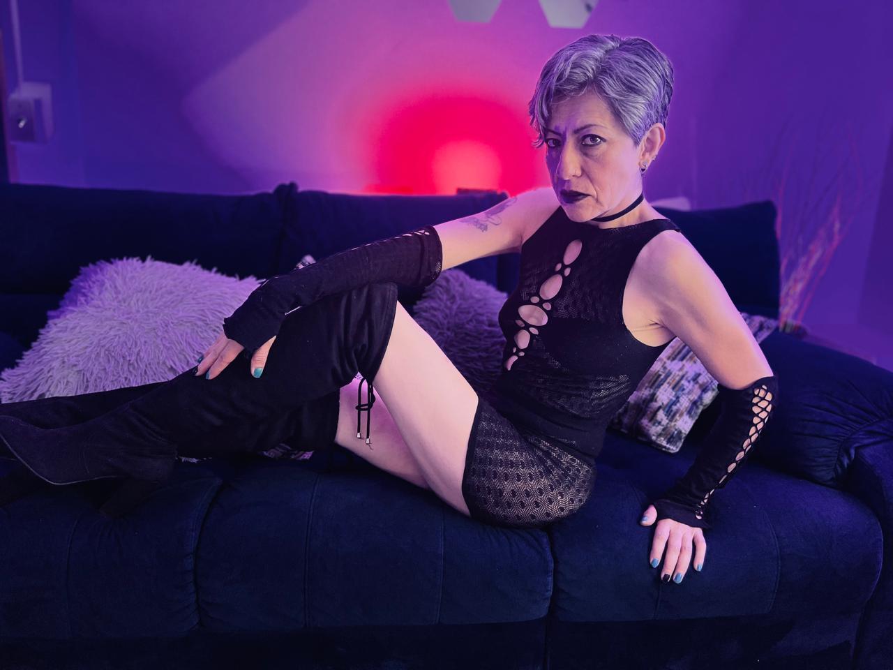 MistressNyx_cg live from United States