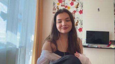 MonaDelacuesta live from United States