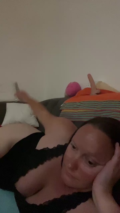 Nadine1990 live from Germany