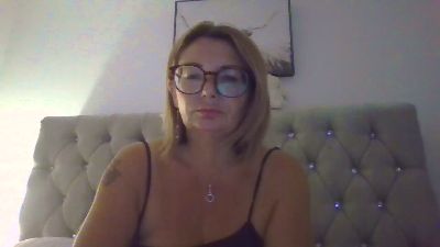 Naughty_Nicx live from United Kingdom