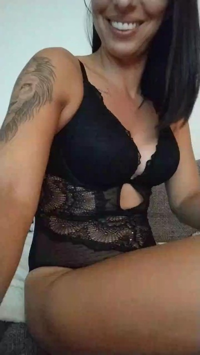 Nayaa_rose live from France