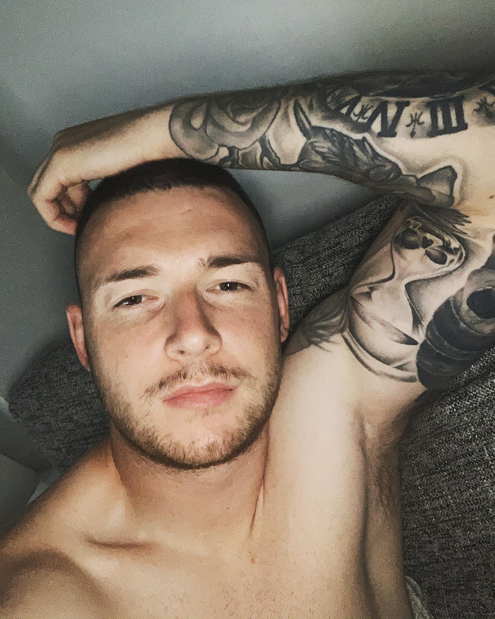 Nicehardon3 live from United Kingdom