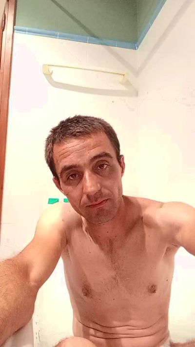 Pareja8986 live from Spain