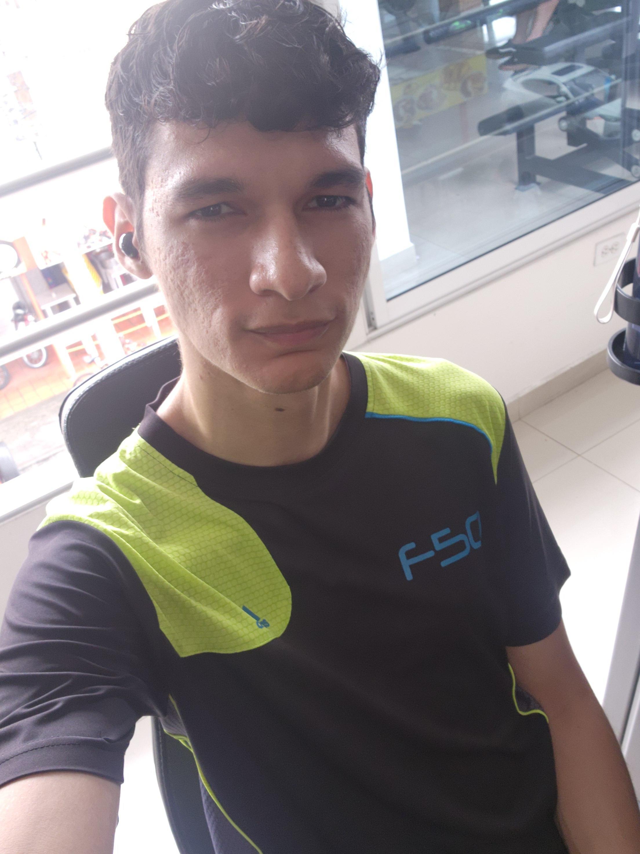 Paulhot18 live from Colombia
