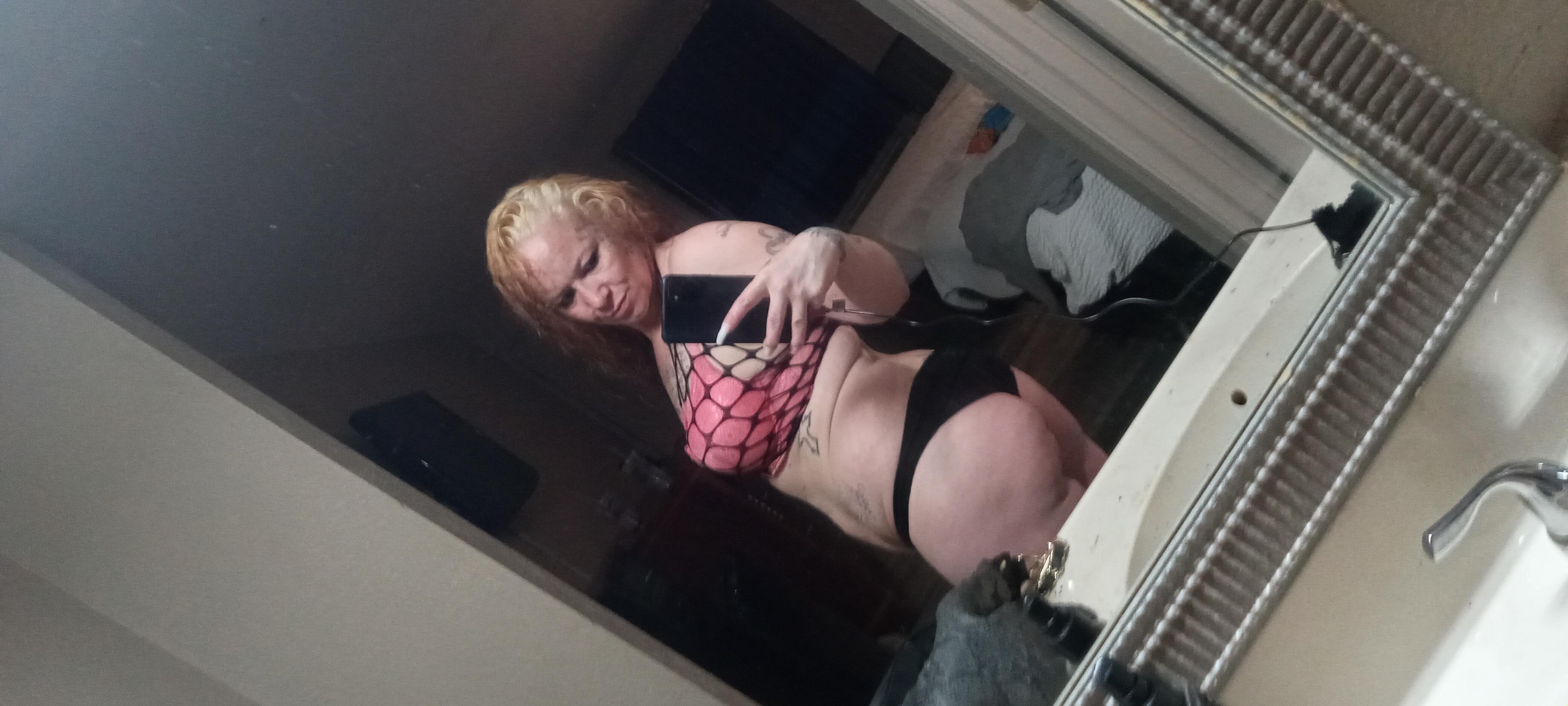 QUEENB8675 live from United States