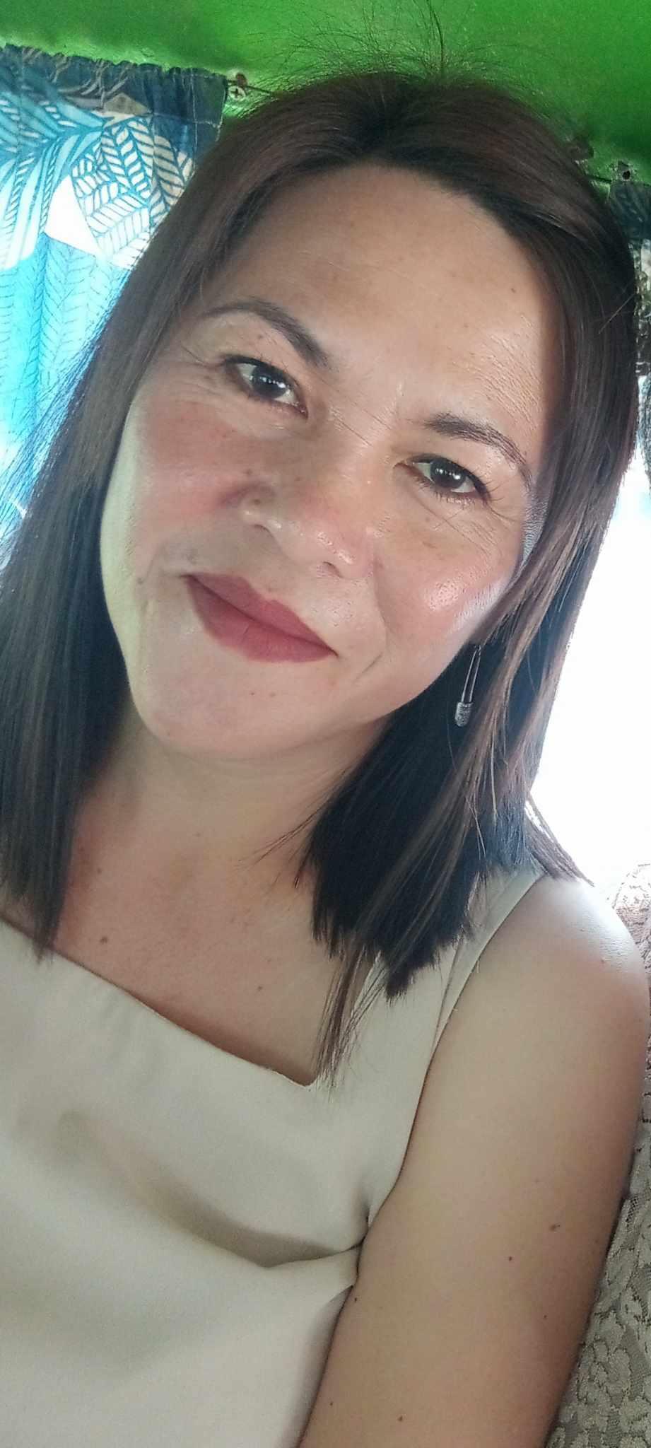 Queenbee82 live from Philippines