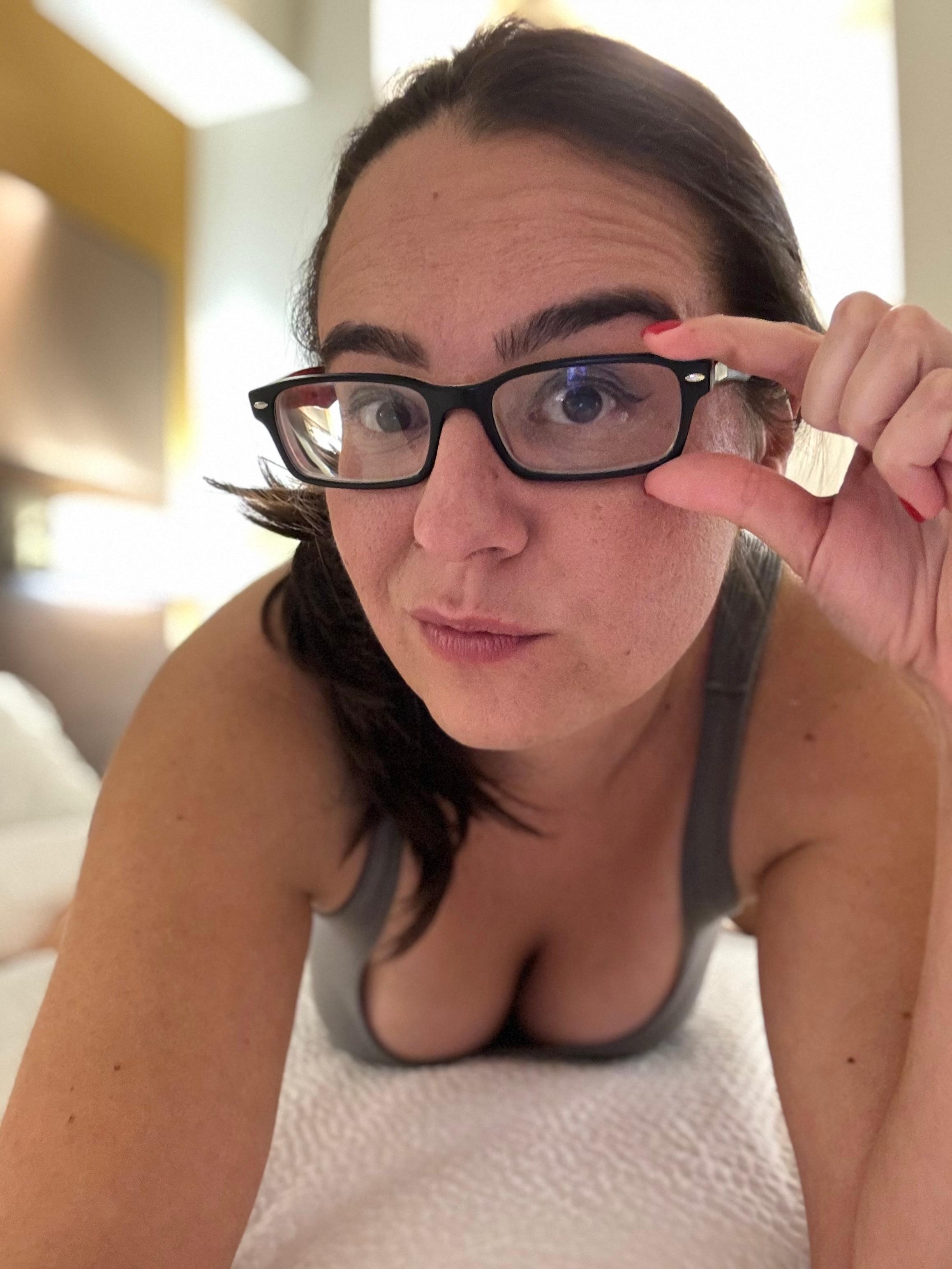 Red_Hot_Rachael live from United States