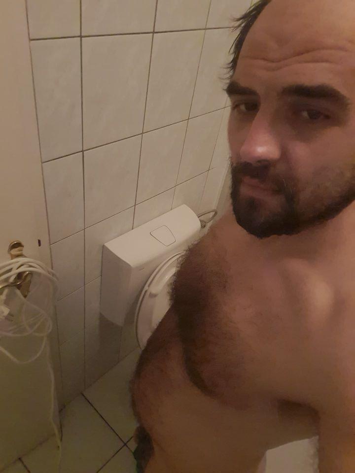 Roppie86 live from Netherlands