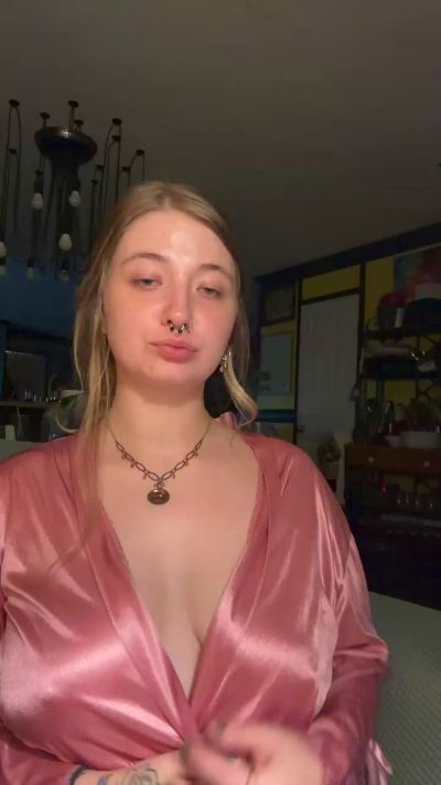 Rosaleejaden live from United States