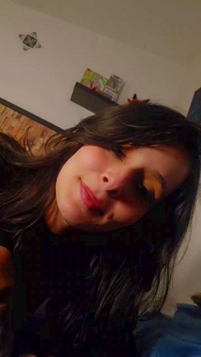 Roxannepiggy live from France