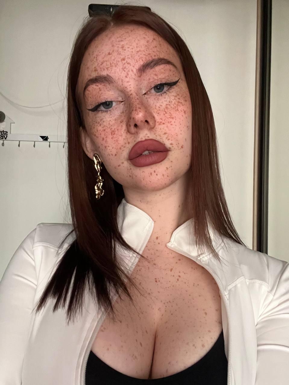 Roxy_Sunny live from France