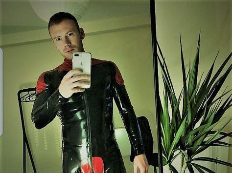 Rubberdom69 live from United States