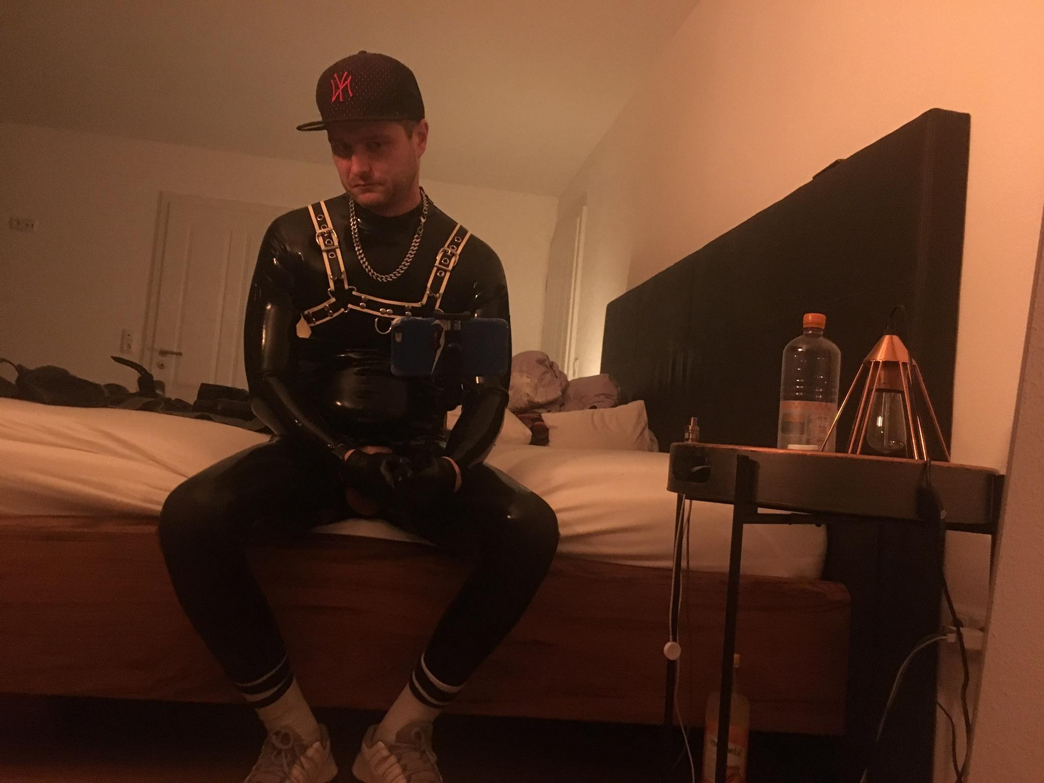 Rubberish187 live from Germany
