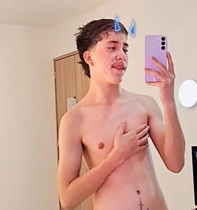 Santi_LatinBoy live from Colombia
