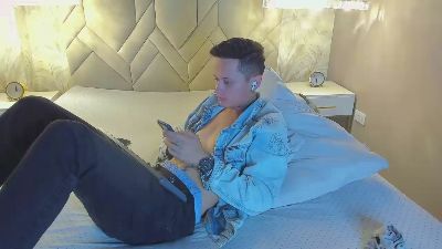 SkinnyZeth live from Colombia