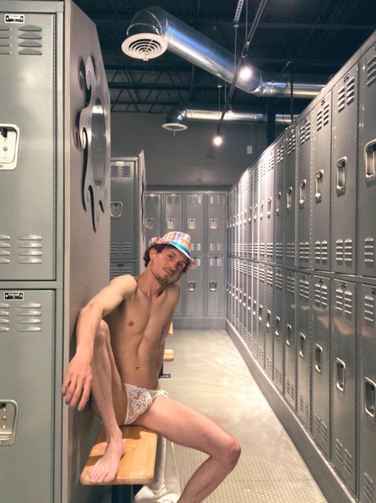 SlaveboiChaz live from United States