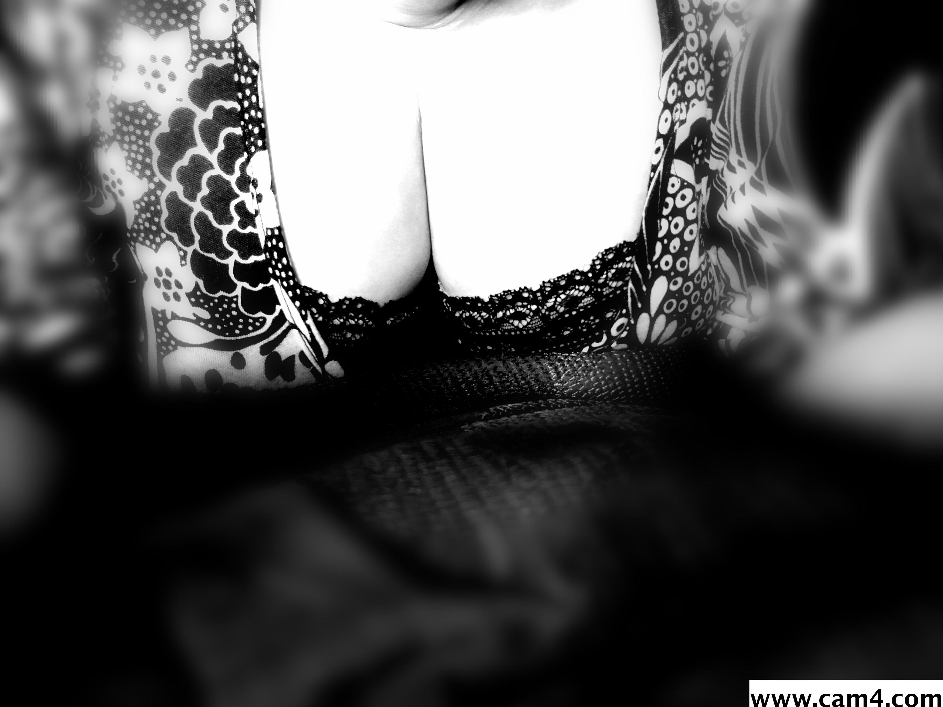 THALIE211975 live from France