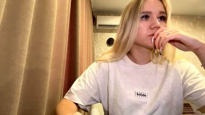 TasiaVitatoe live from United States