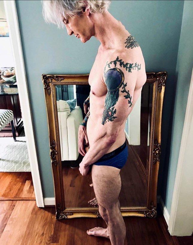 Tattooedloveboy live from United States