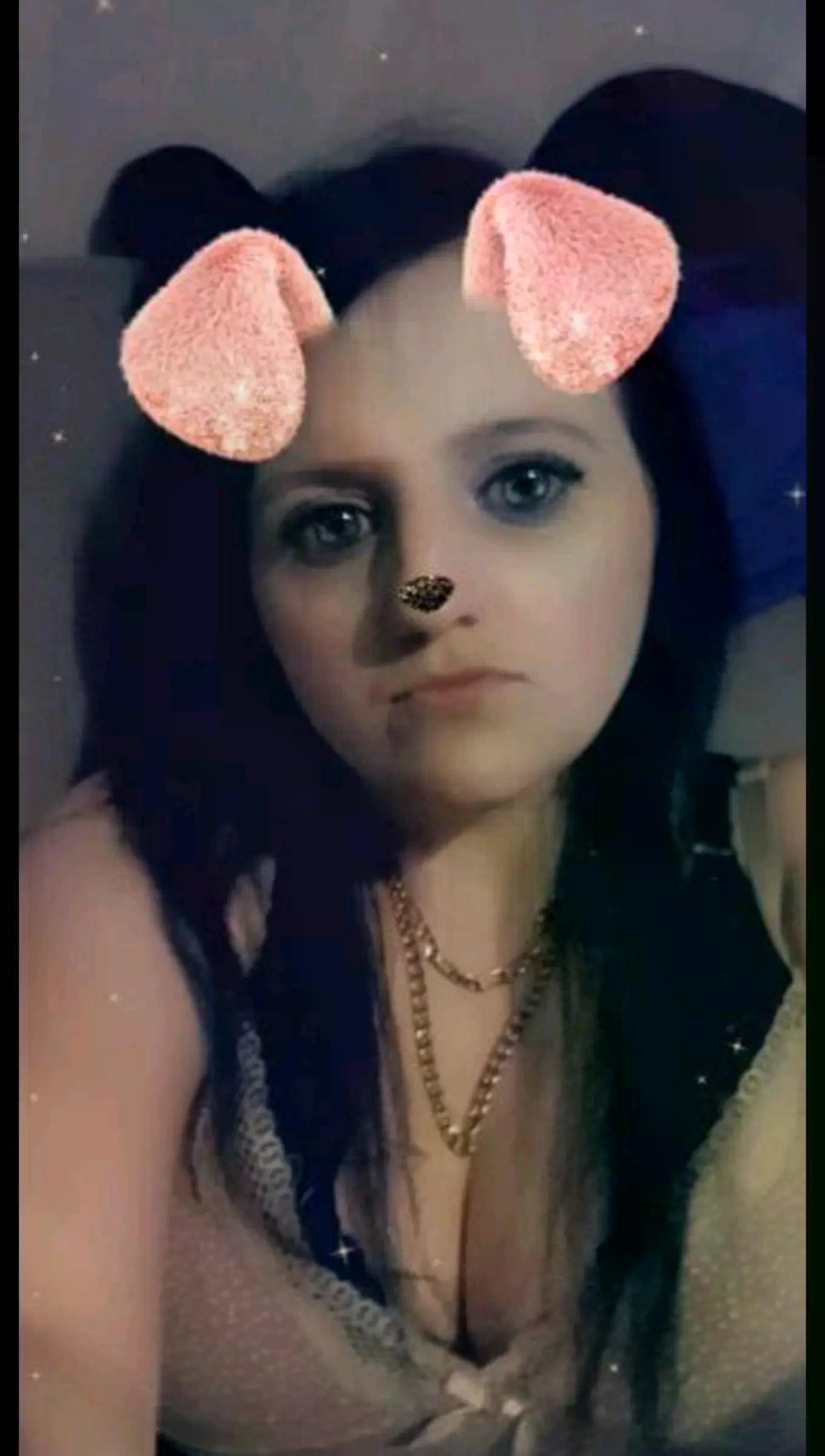 TiffanyEvans24 live from United Kingdom