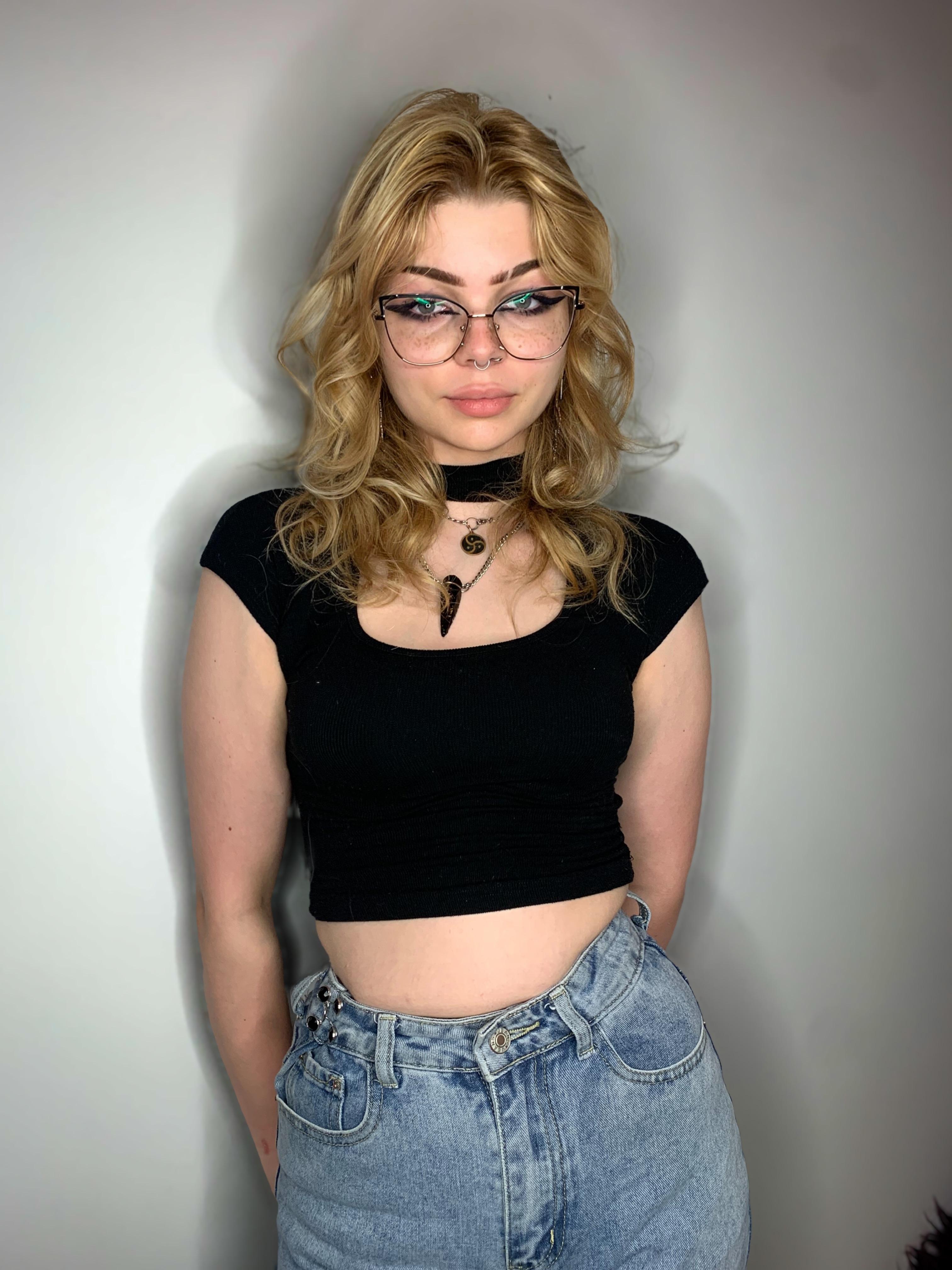 ZoeHotty live from United States
