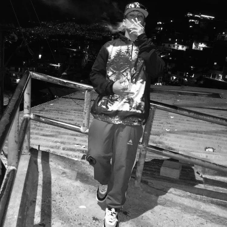 _Drake01 live from Colombia