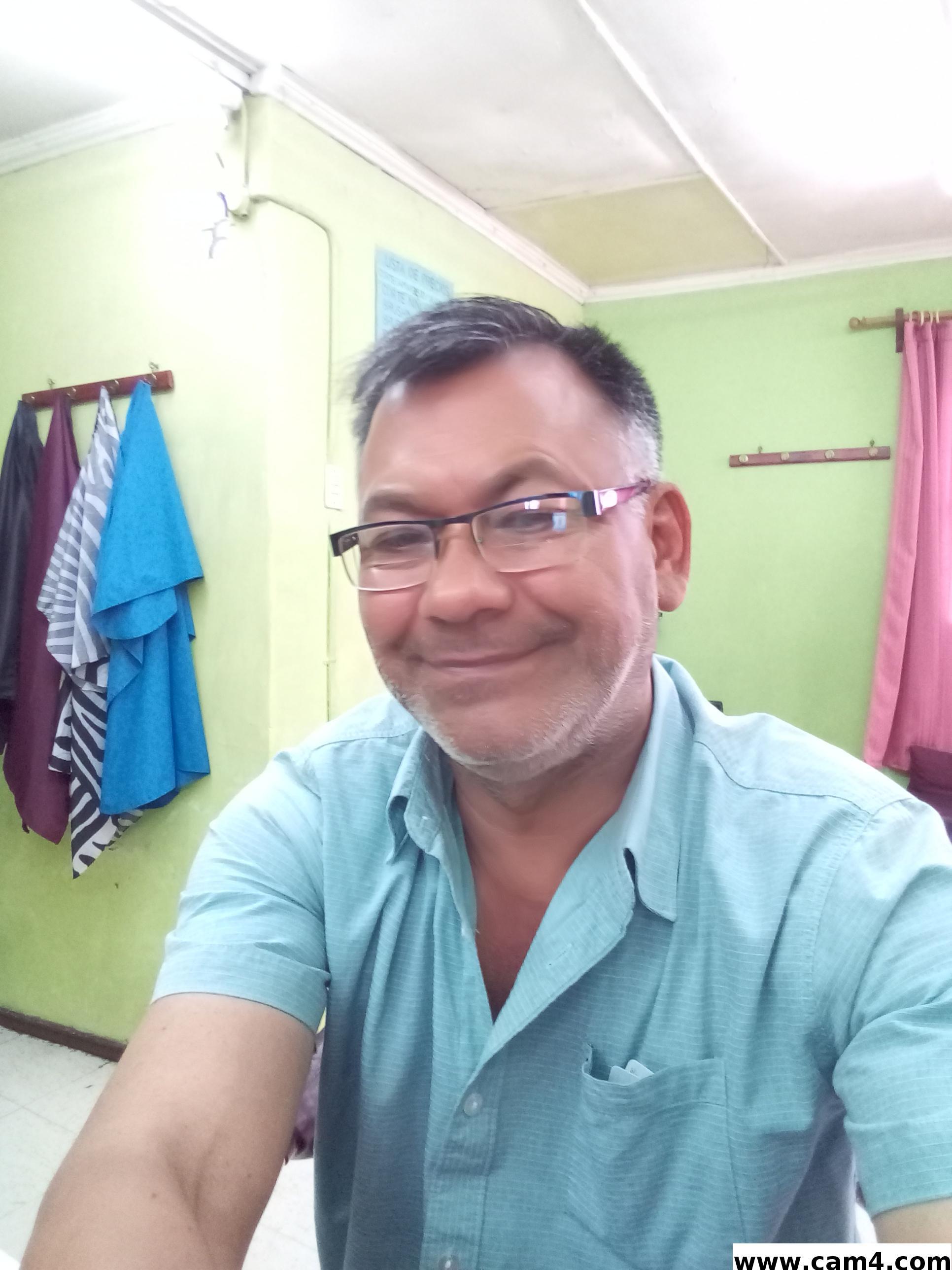 alberto69 live from Chile