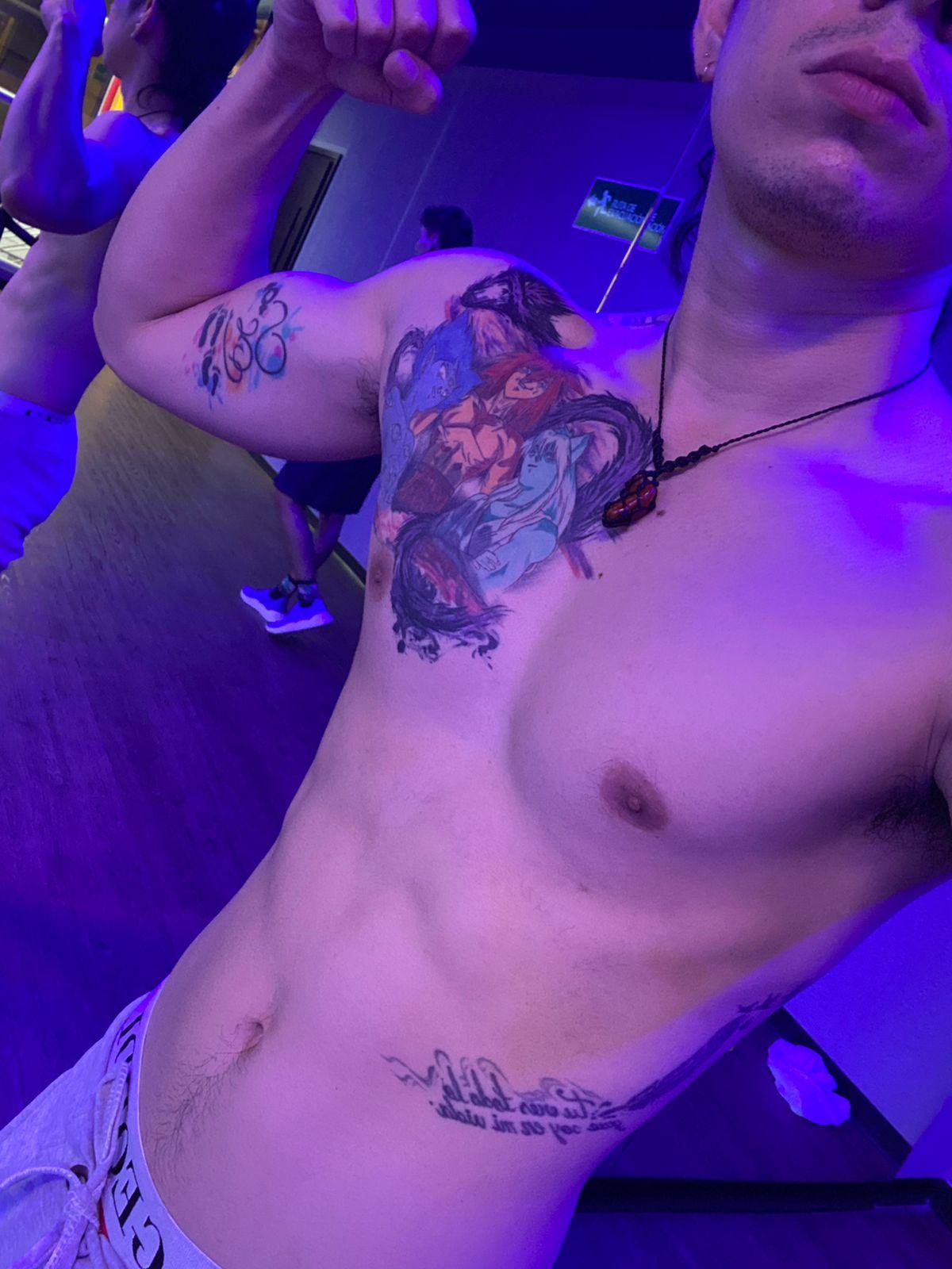 alejo1295_ live from Colombia