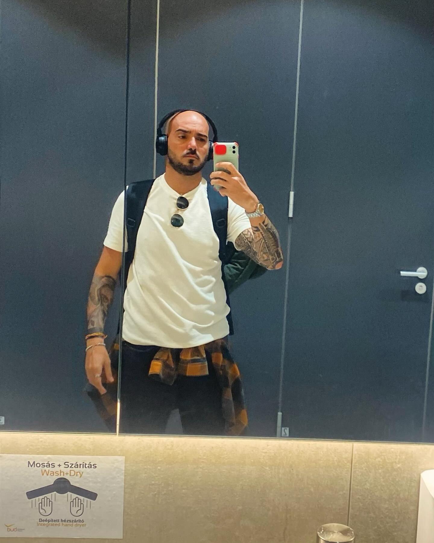 alessandromori9 live from Italy