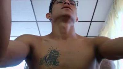 axel_moreno live from Colombia