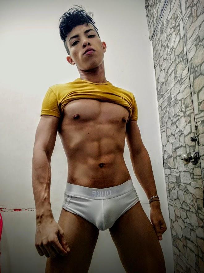 babyhot47 live from Colombia