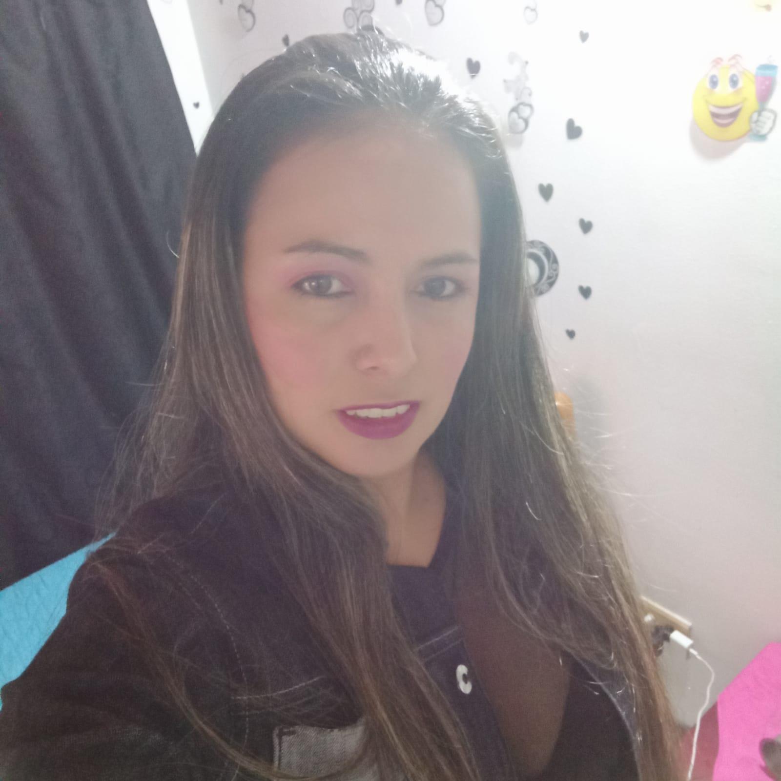 bellajade1985 live from Colombia