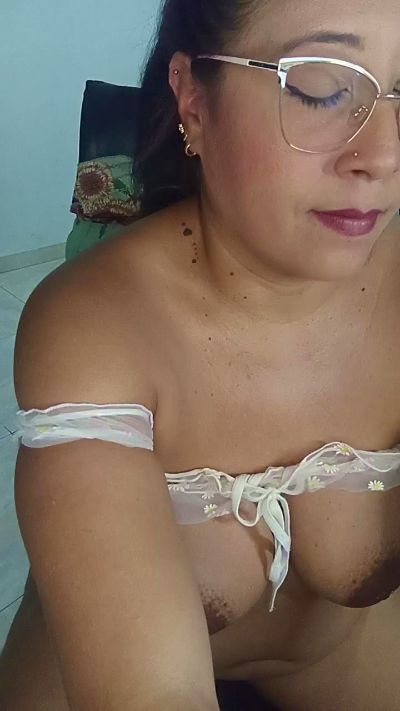 camila_squirt69 live from Colombia