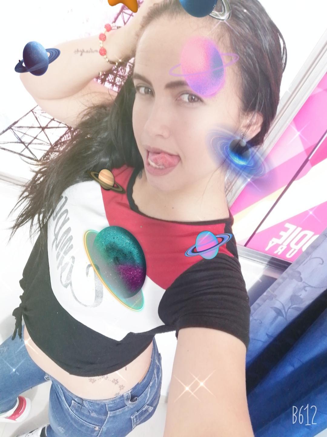carolina_uribe live from Colombia