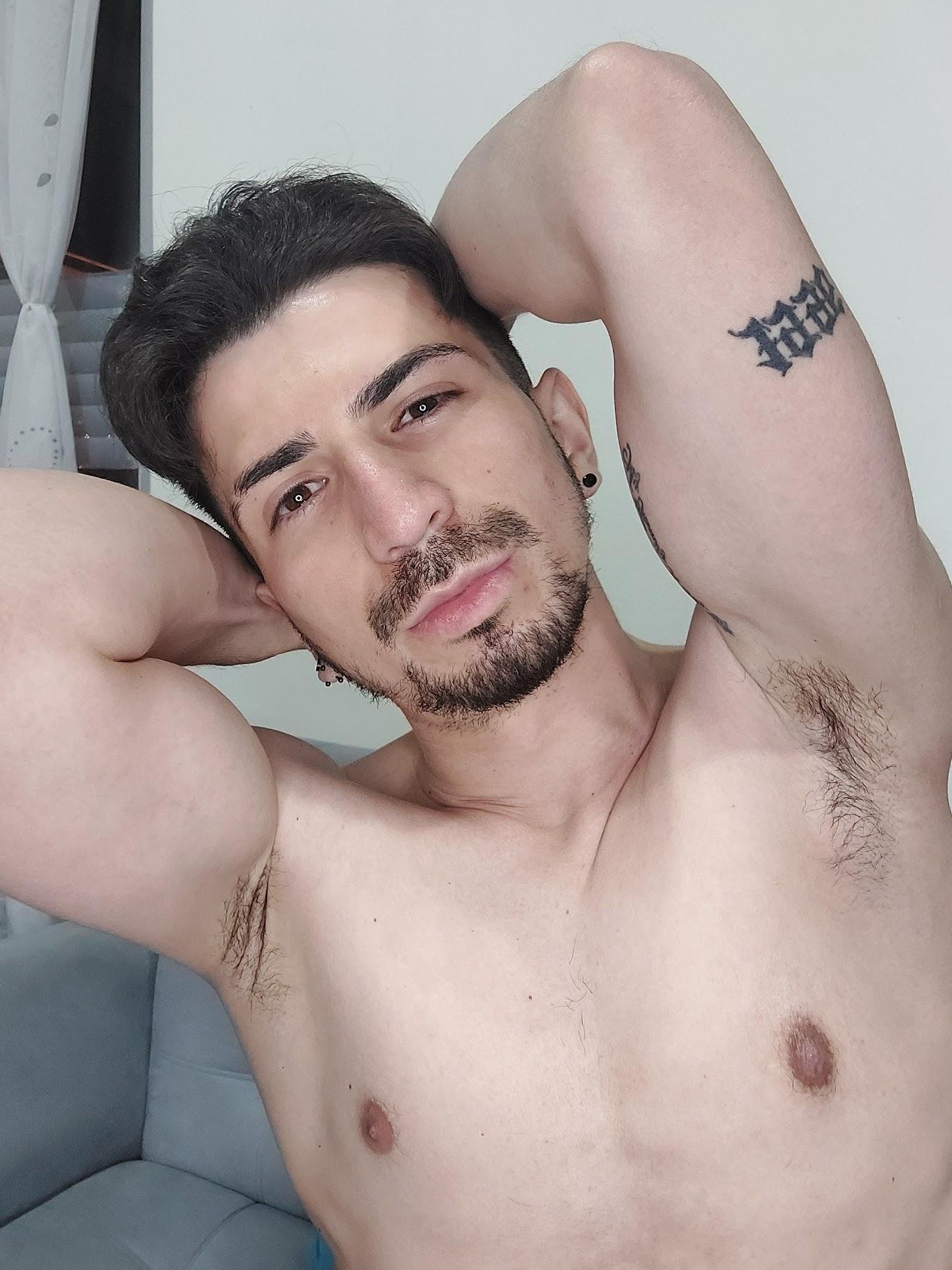 charliebigx1 live from Colombia