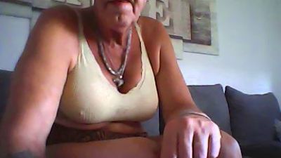 claudia2210 live from Germany