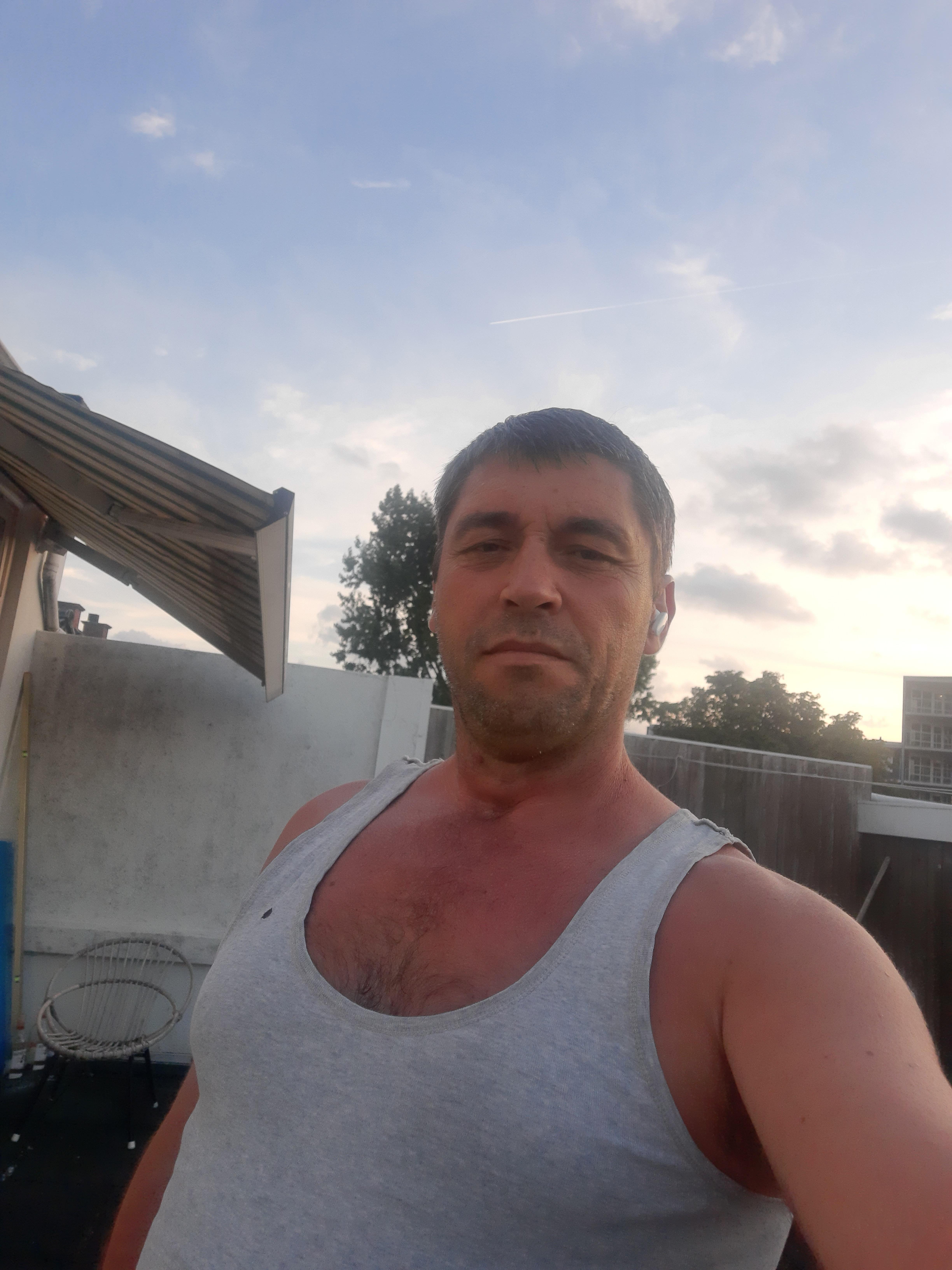 constantin44 live from Romania