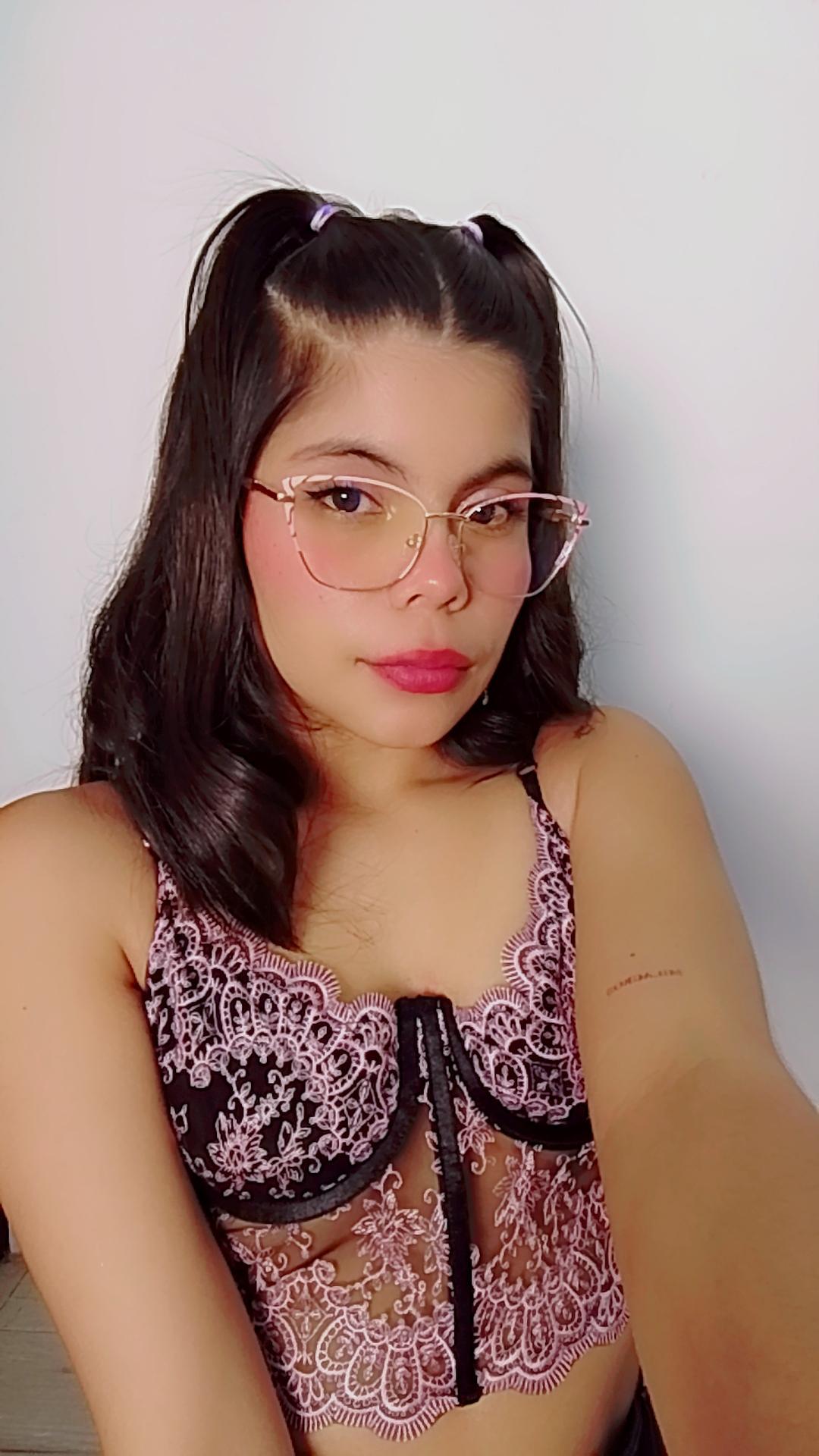 cutehanna1 live from Colombia