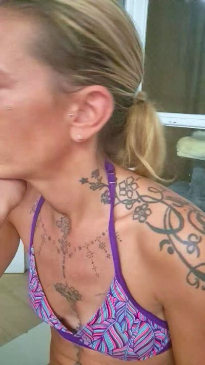elle26_hot live from France