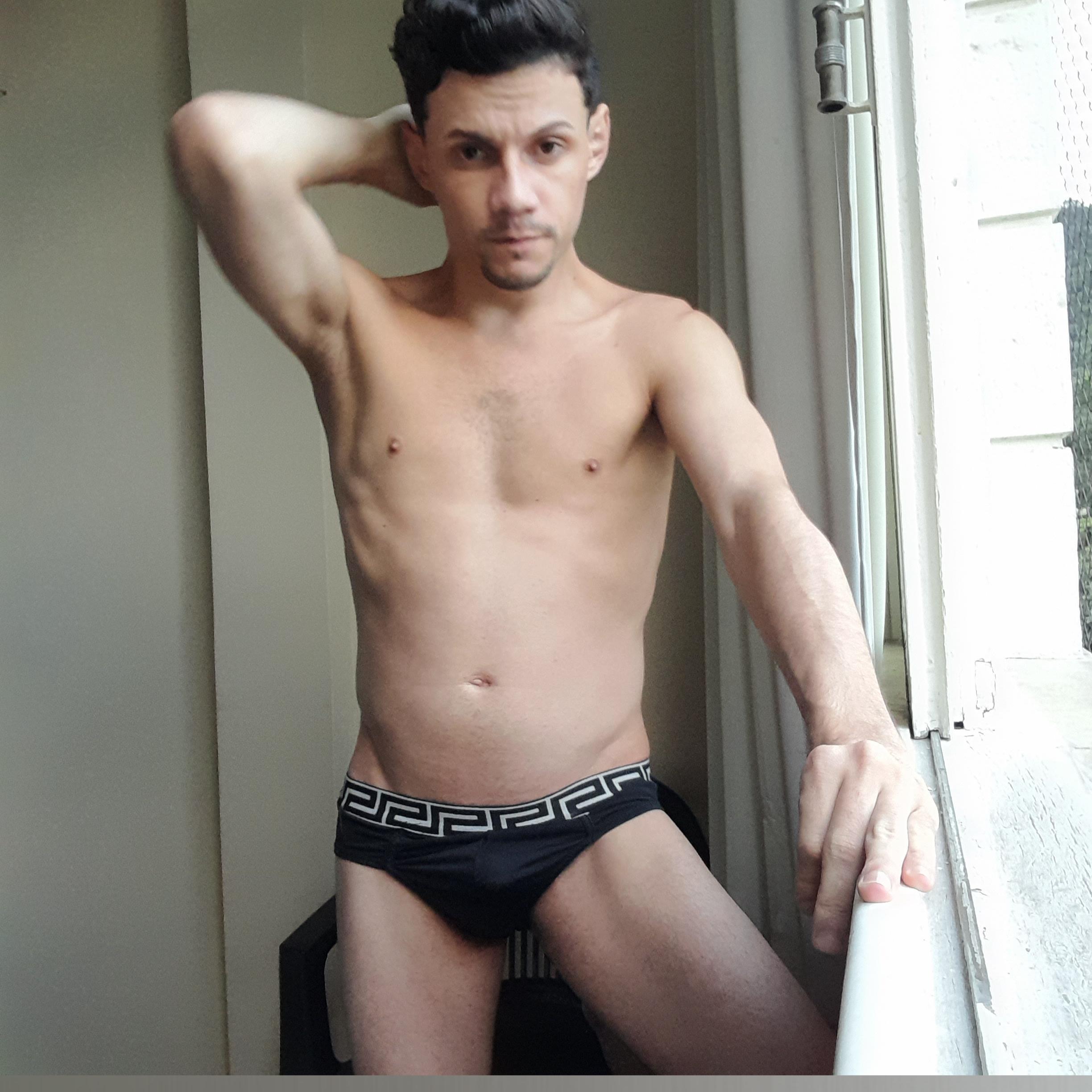 enzzoreis live from Brazil