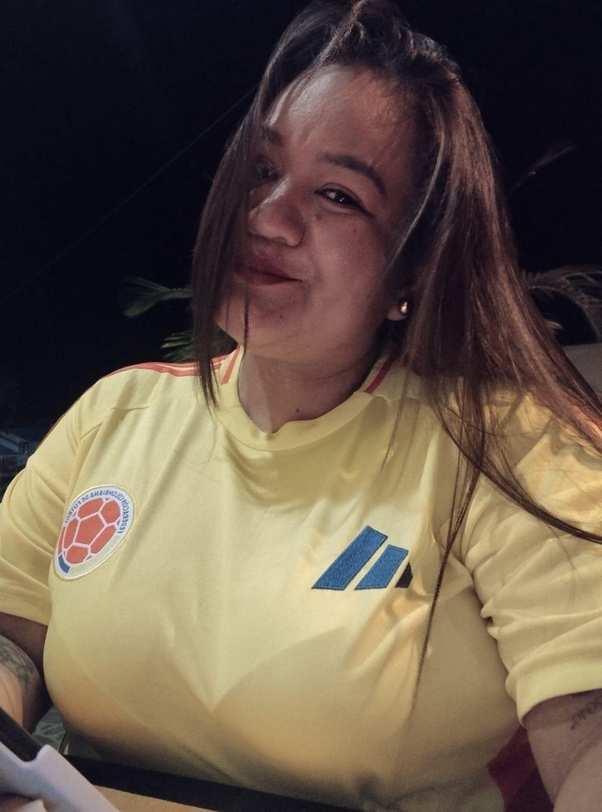 evaleribigtit18 live from Colombia