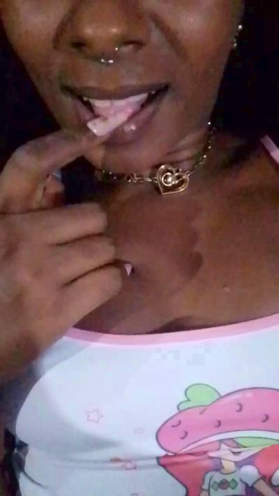 flaviasantos1 live from Brazil