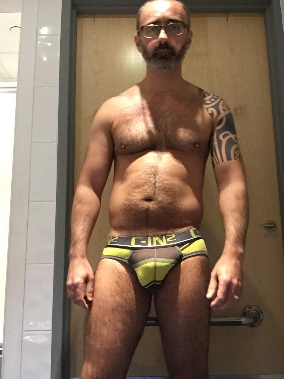 furryass1 live from United Kingdom