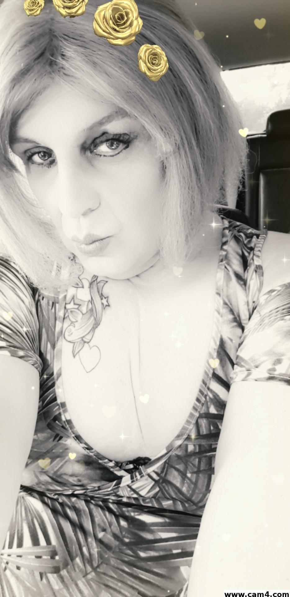helenananana live from France